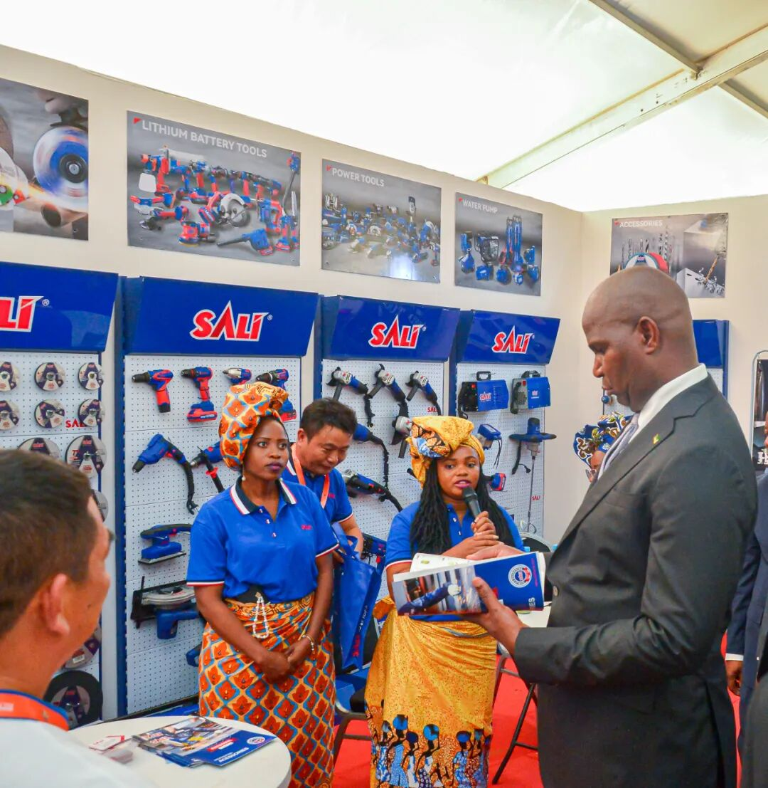 SALI Shake hands with the President, walk with excellence
