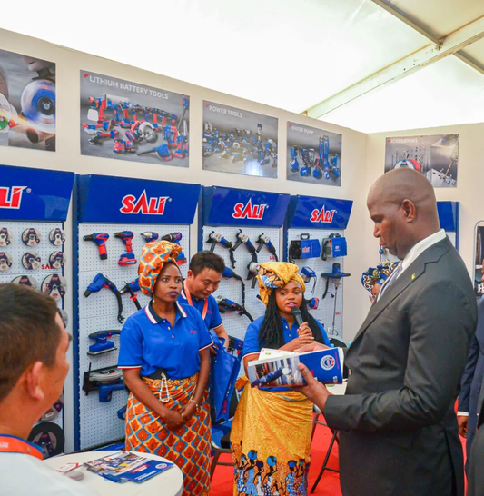 SALI Shake hands with the President, walk with excellence